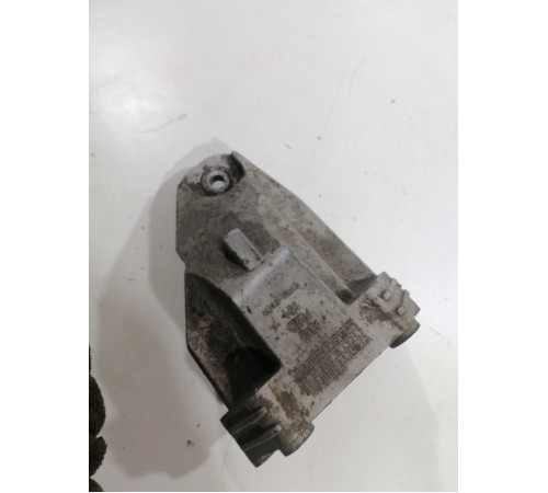 Кронштейн двигателя правый