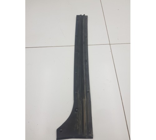 Уплотнитель двери задний левый