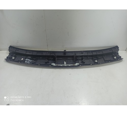 Накладка замка крышки багажника нижняя