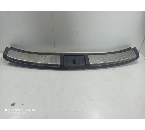 Накладка замка крышки багажника нижняя