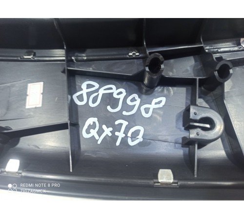 Накладка замка крышки багажника нижняя