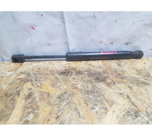 Амортизатор капота