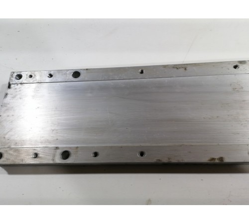 Пластина крепления основной батареи поперечная