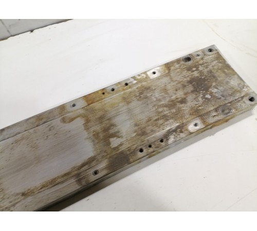 Пластина крепления основной батареи поперечная