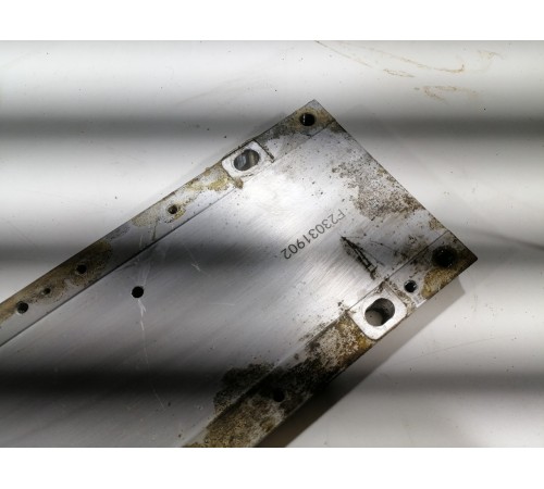 Пластина крепления основной батареи поперечная