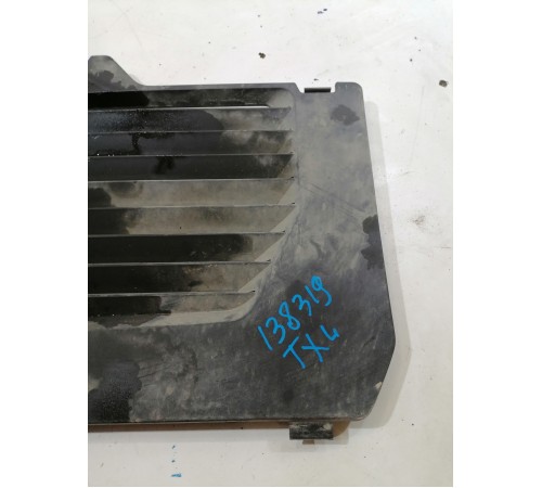 Накладка пластик воздуховод подкапотного пространства