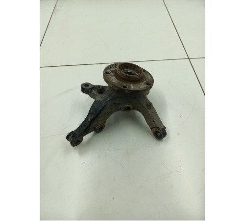 Кулак поворотный передний правый