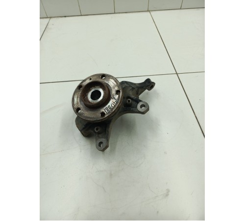 Кулак поворотный передний правый