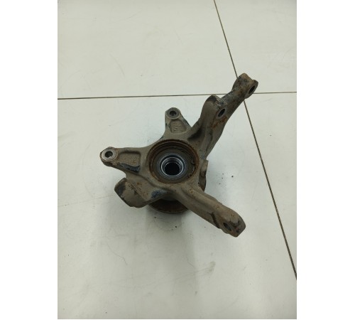 Кулак поворотный передний правый