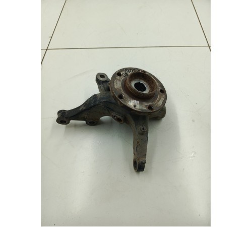 Кулак поворотный передний правый