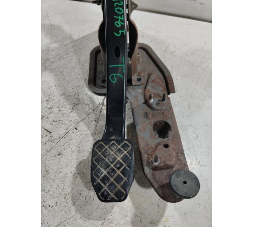 Педаль тормоза