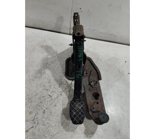 Педаль тормоза