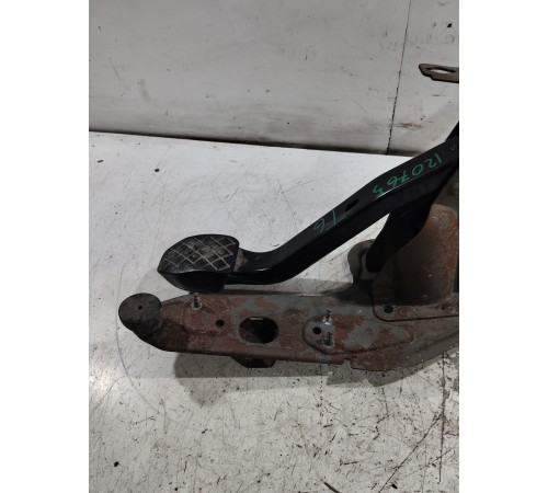 Педаль тормоза