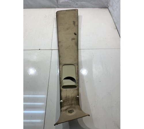 Обшивка центральной стойки (правая)