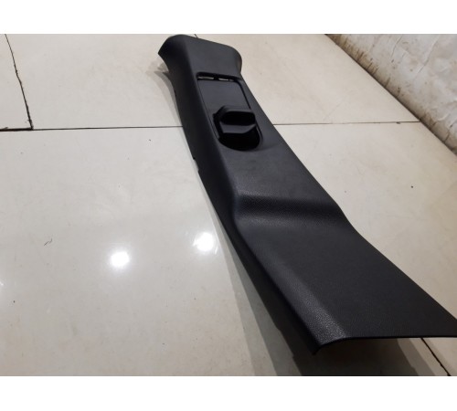 Обшивка центральной стойки(левая верхняя)