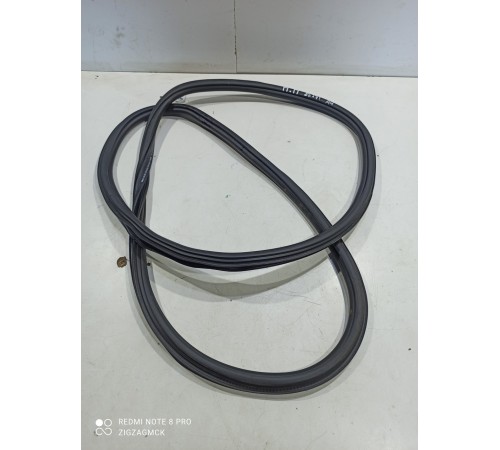 Уплотнитель двери(передний правый)