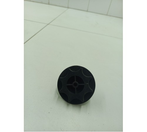 Болт крепления запасного колеса