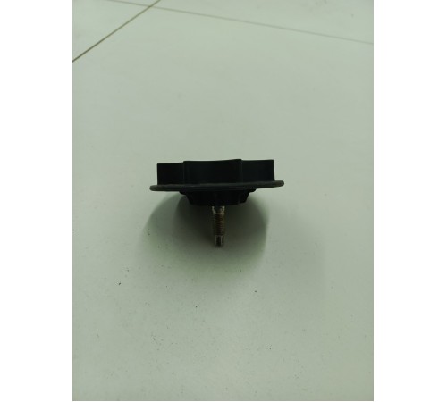 Болт крепления запасного колеса