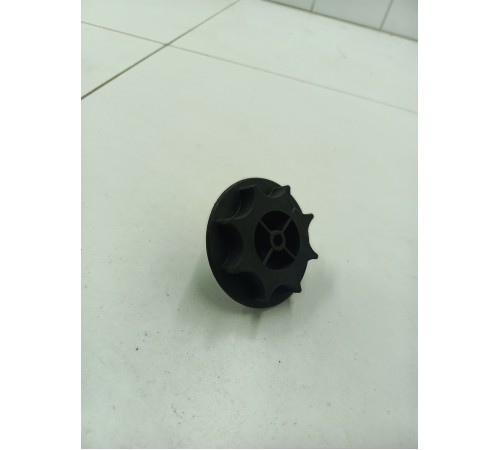 Болт крепления запасного колеса