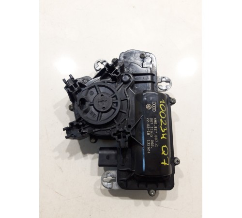 Доводчик замка крышки багажника