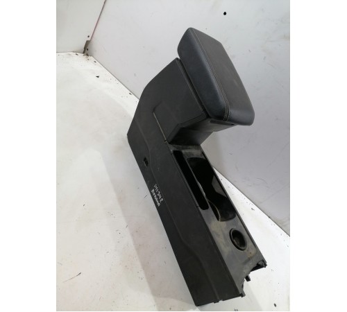 Центральная консоль с подлокотником