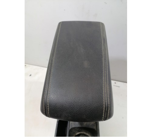 Центральная консоль с подлокотником