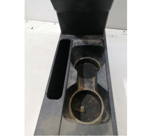 Центральная консоль с подлокотником