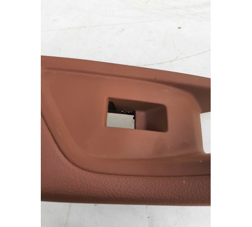 Подлокотник двери (задний левый)