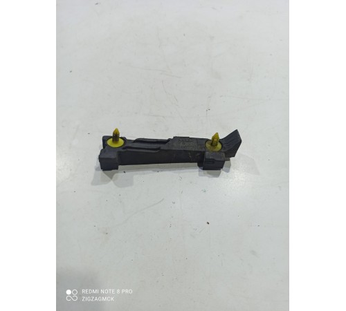 Уплотнитель крыла передний левый