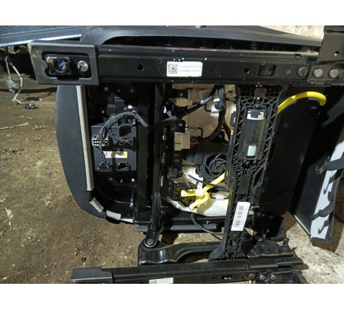 Сиденье переднее левое