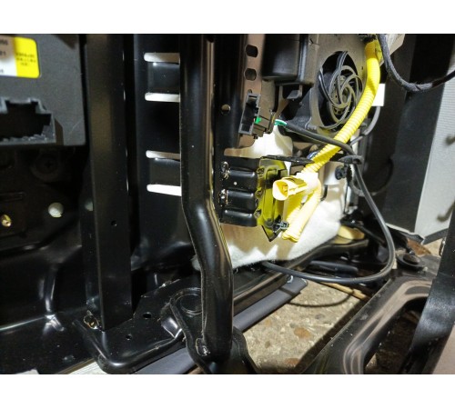 Сиденье переднее левое