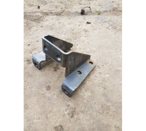 Кронштейн крепления заднего крыла