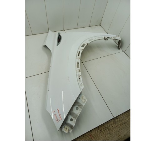 Крыло переднее левое