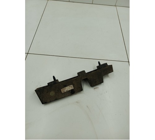 Кронштейн заднего бампера центральный