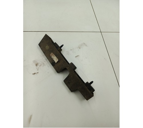 Кронштейн заднего бампера центральный