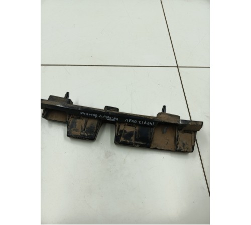 Кронштейн заднего бампера центральный