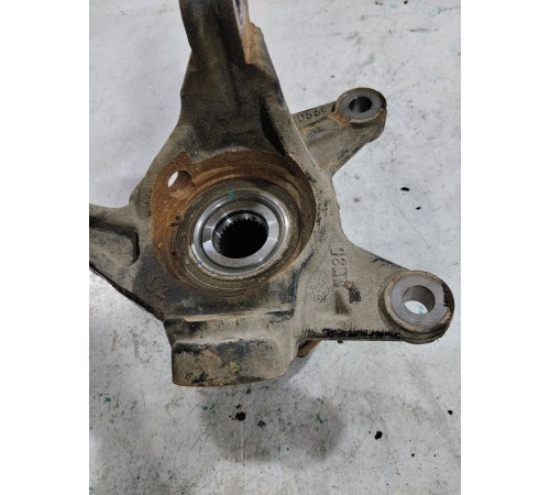 Кулак поворотный передний левый