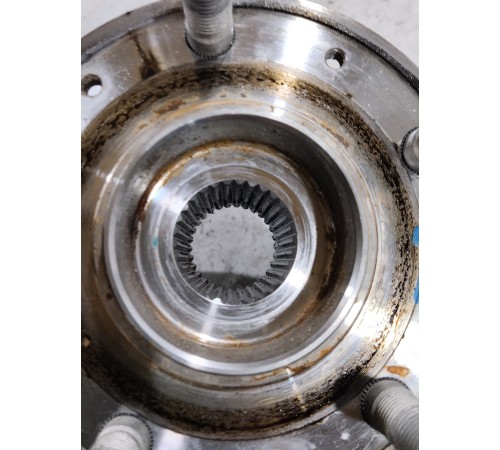 Кулак поворотный передний левый