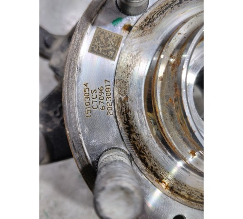 Кулак поворотный передний левый