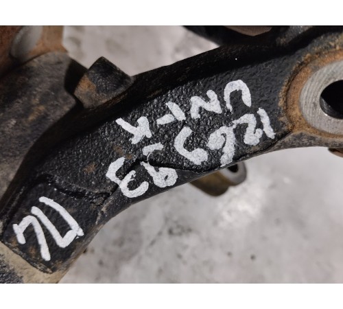 Кулак поворотный передний левый