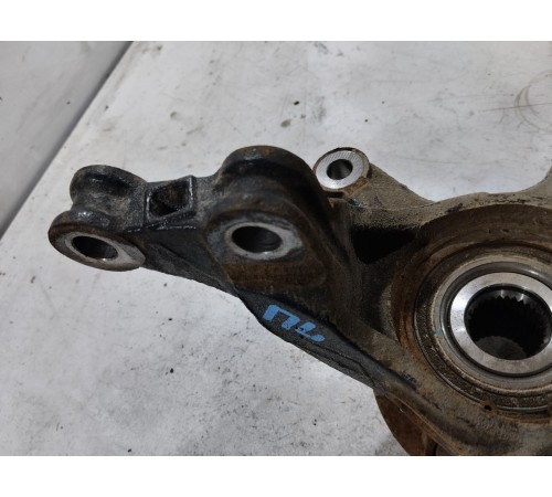 Кулак поворотный передний левый