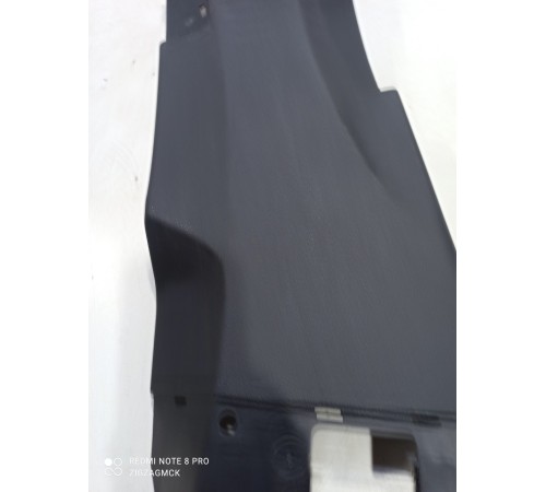 Обшивка центральной стойки левая