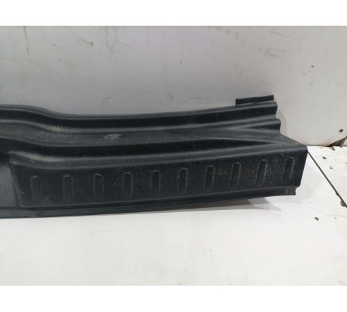 Обшивка панели багажника