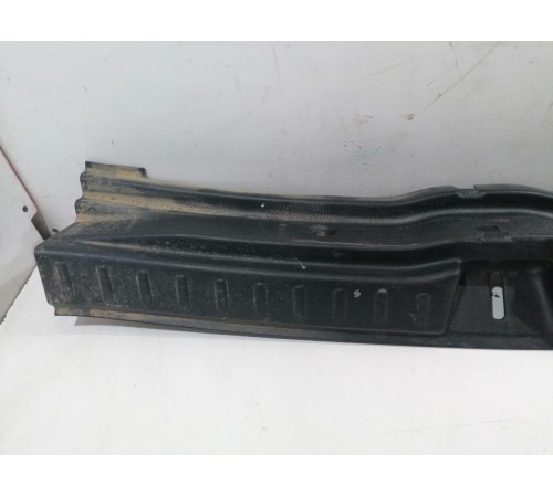 Обшивка панели багажника