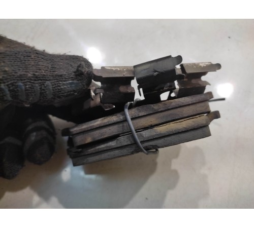 Тормозные колодки (задние правые)