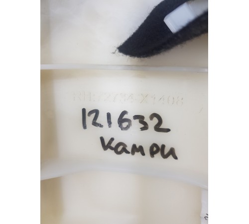 Боковая накладка заднего ряда сидений правая