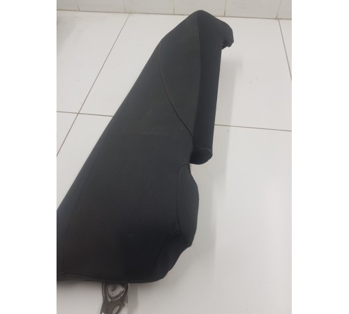 Боковая накладка заднего ряда сидений правая