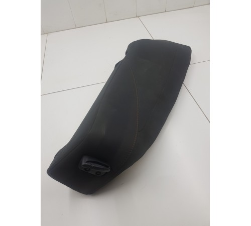 Боковая накладка заднего ряда сидений правая