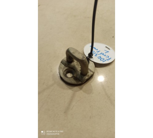 Петля замка двери левая