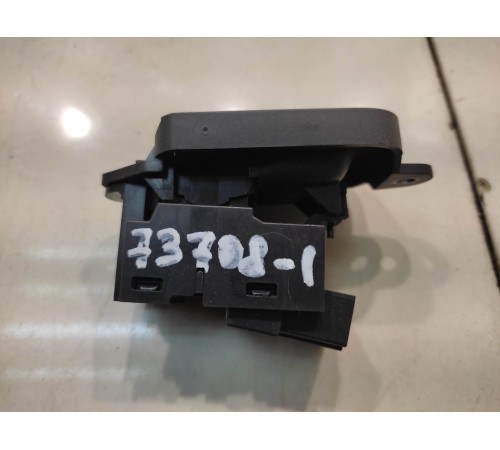 Кнопка стеклоподъемника (задняя, правая)